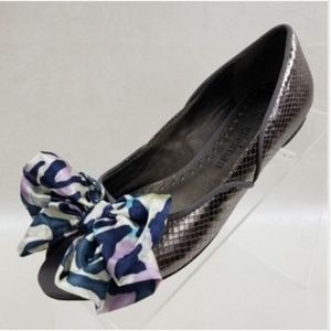 Libby Edelman Kendra Pewter Print Bow Shoes 7.5